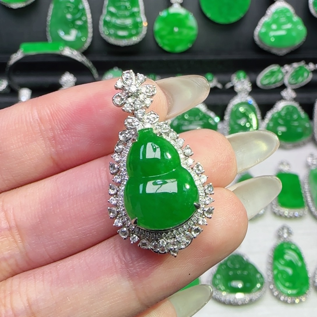 翡翠18K金镶嵌颈饰