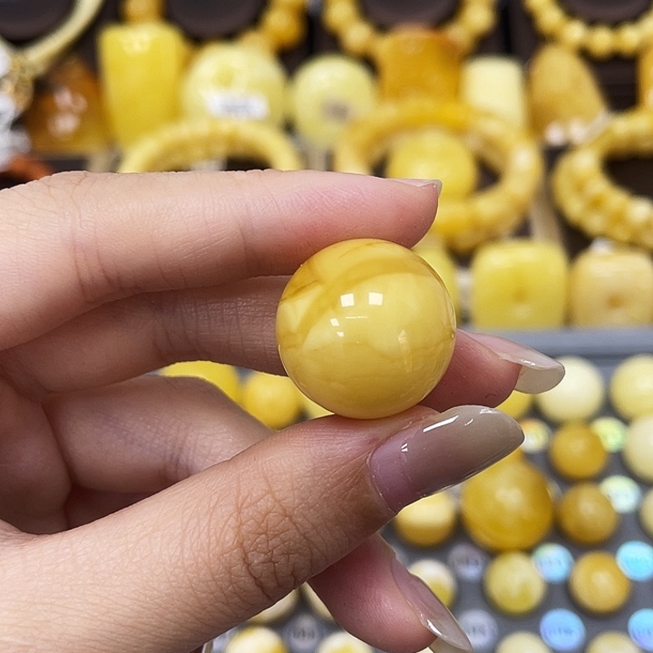 琥珀未镶嵌裸石20mm瑕 458