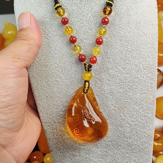 未镶嵌吊坠(赠链)蜜蜡