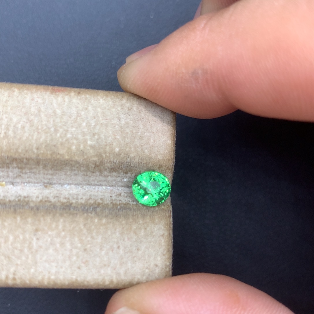 未镶嵌裸石石榴石（沙弗莱）1.05ct