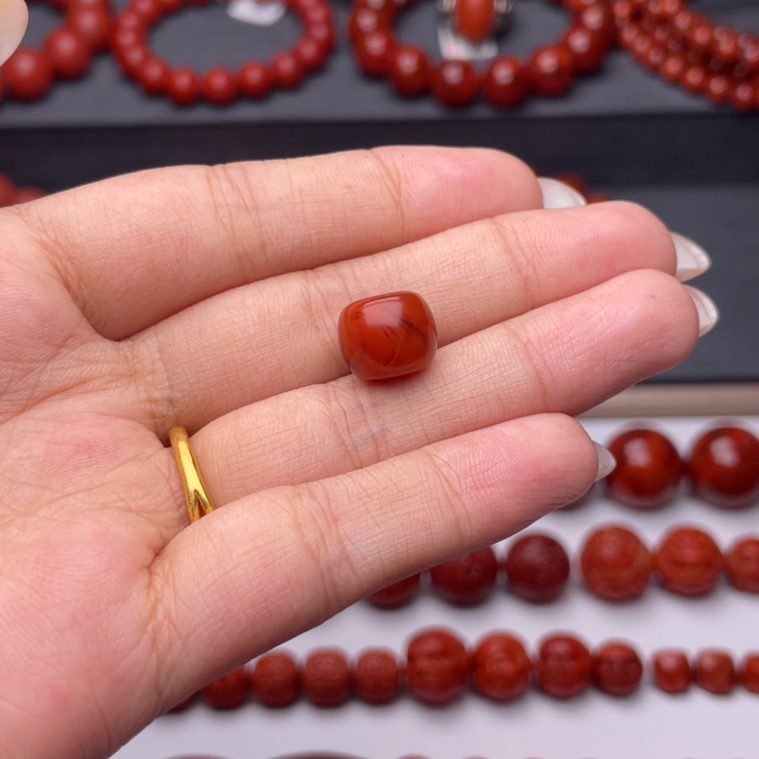 韓***，南红玛瑙未镶嵌手串Y11.5mm牛血火焰老型