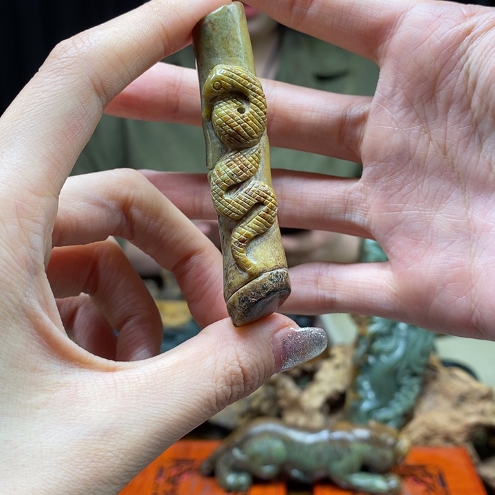 岫岩河磨玉（透闪石质玉）颈饰未镶嵌