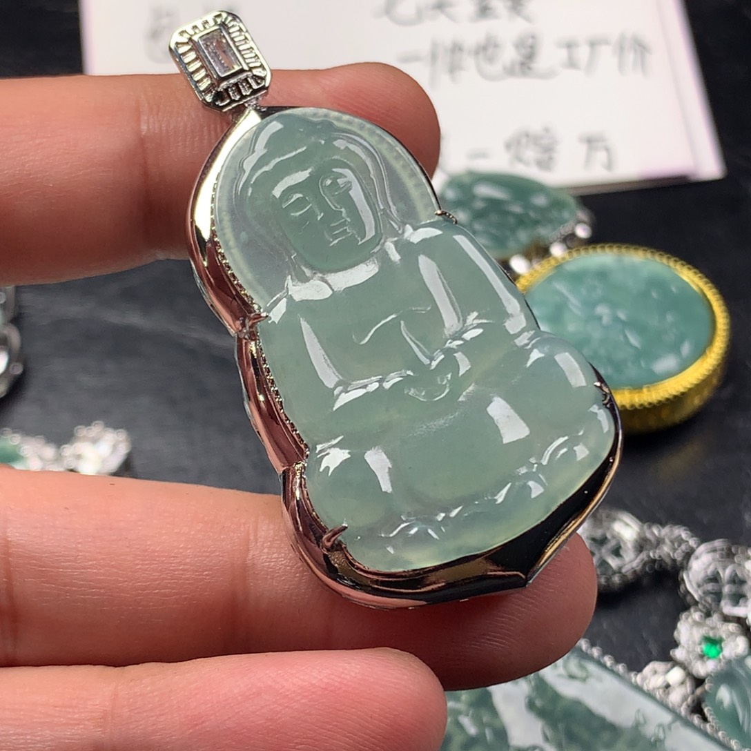 颈饰未镶嵌翡翠观音