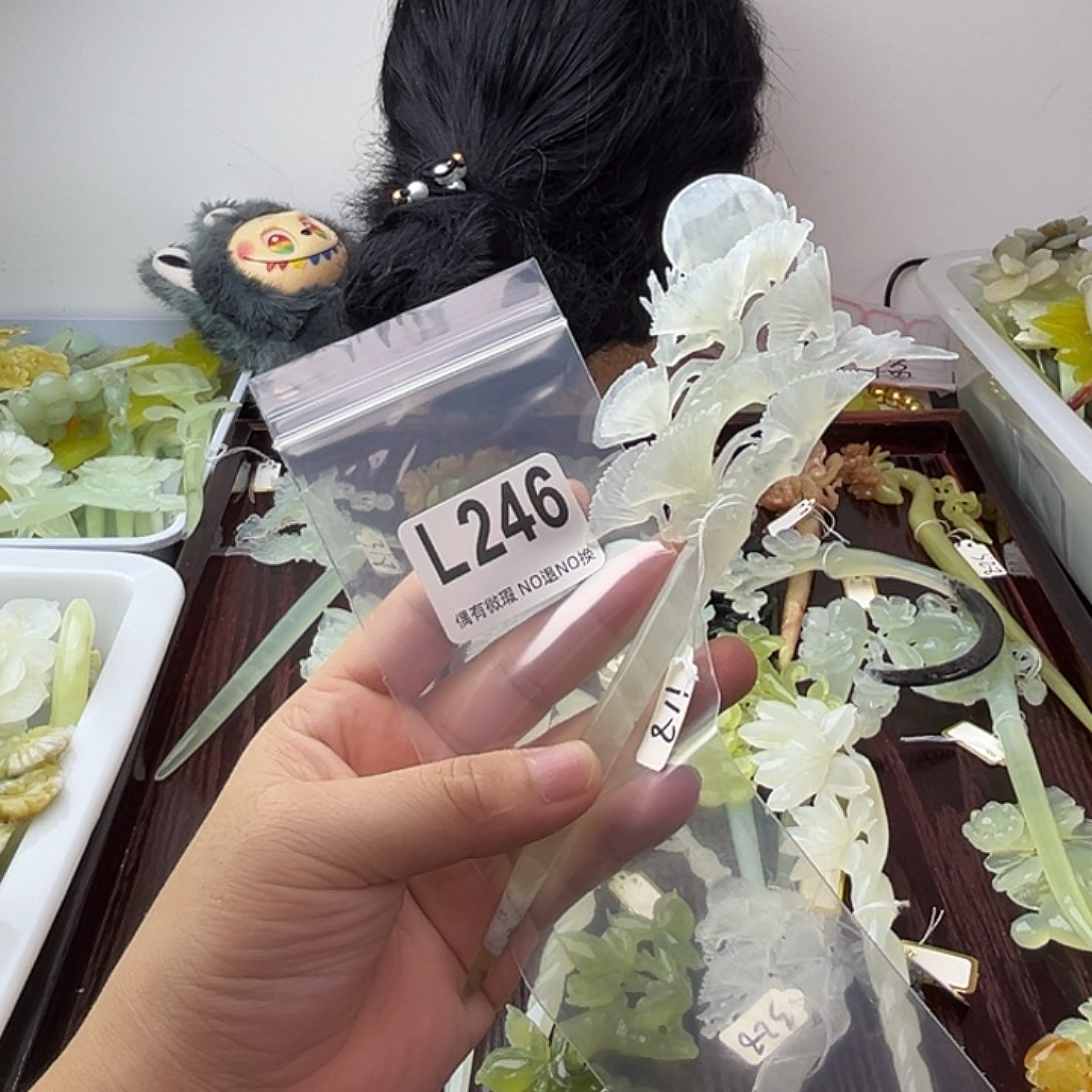 万***心蛇纹石玉合金发饰