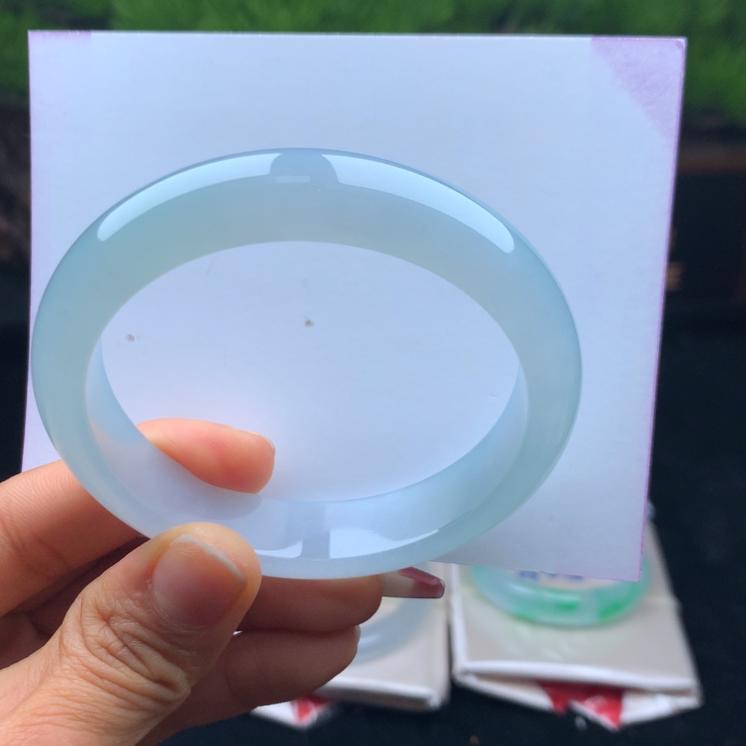 翡翠手镯未镶嵌唐**了手镯