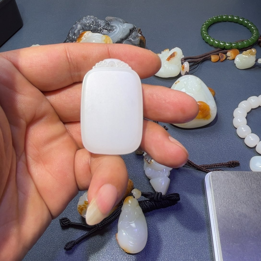 和田玉未镶嵌颈饰