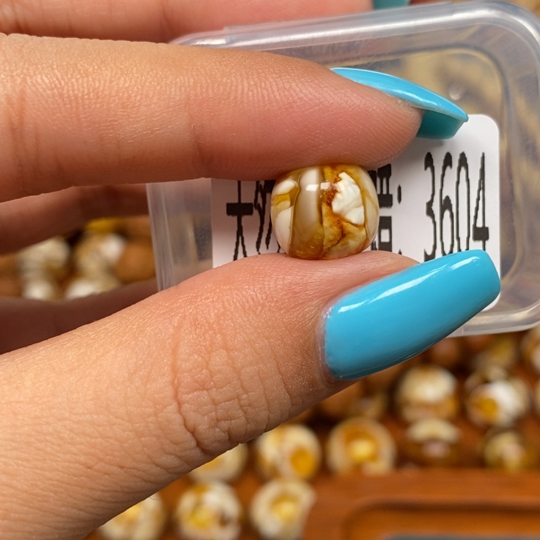 蜜蜡未镶嵌珠宝奇石3604