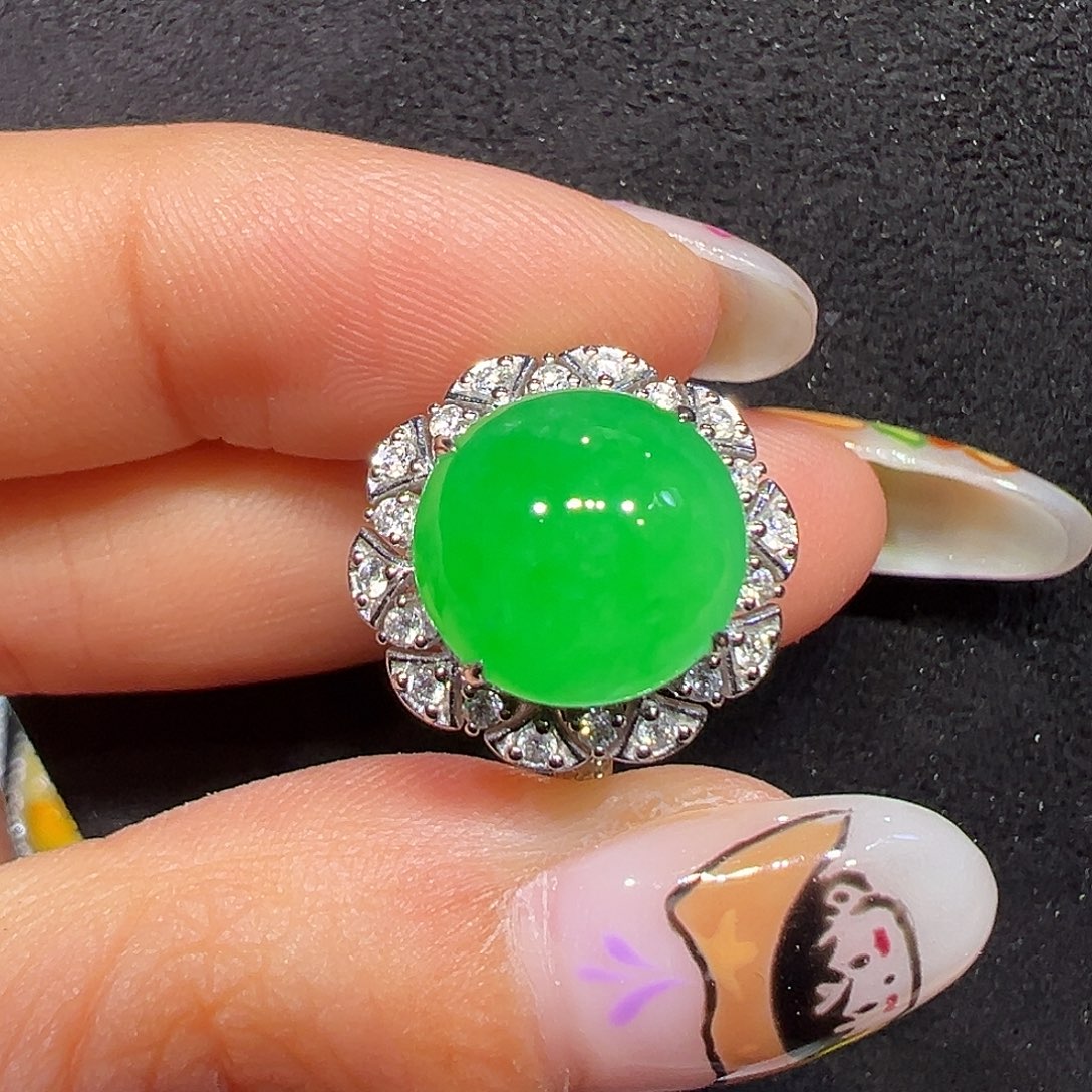 翡翠18K金镶嵌戒指蛋面