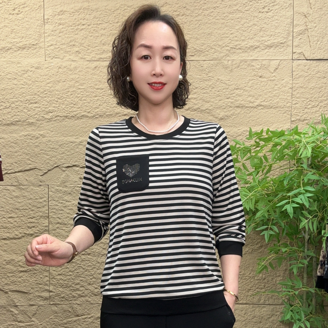 妈妈装流行时尚女装宽松秋装气质欧若拉独特漂亮休闲圆领条纹长袖