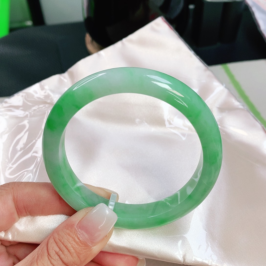 翡翠未镶嵌手镯 正圈56