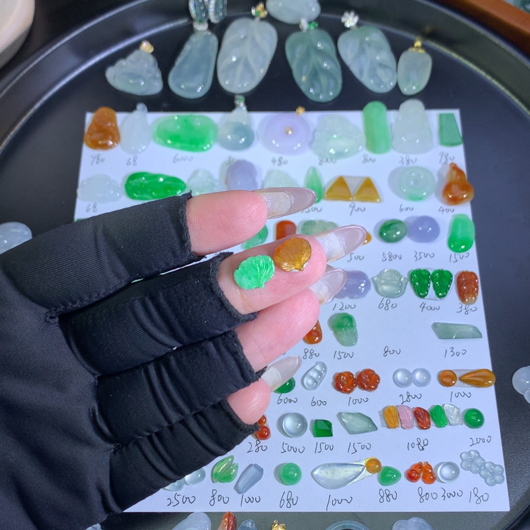 翡翠未镶嵌吊坠(不含链)杏叶