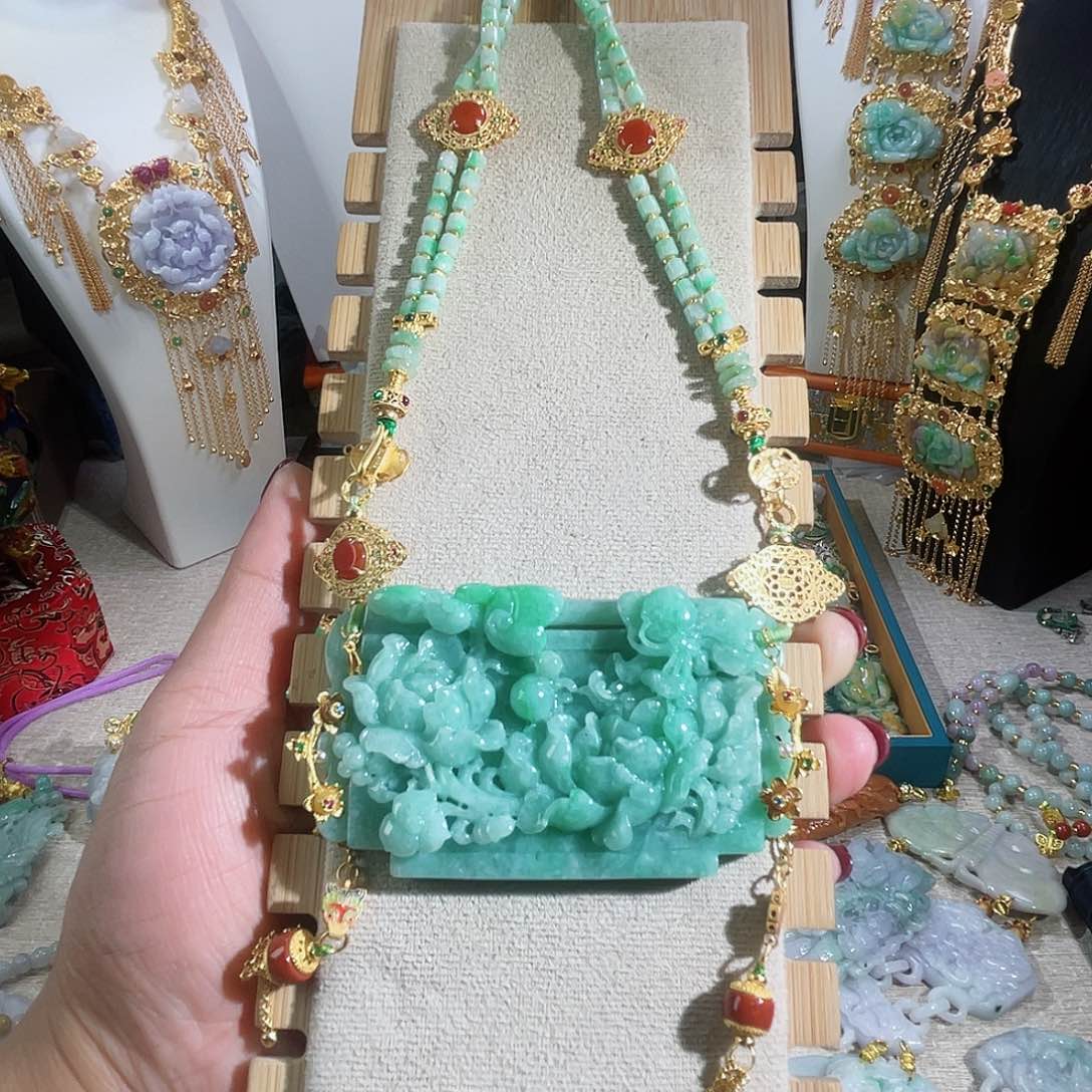 翡翠颈饰未镶嵌翡翠一套绿蝶恋花吊坠