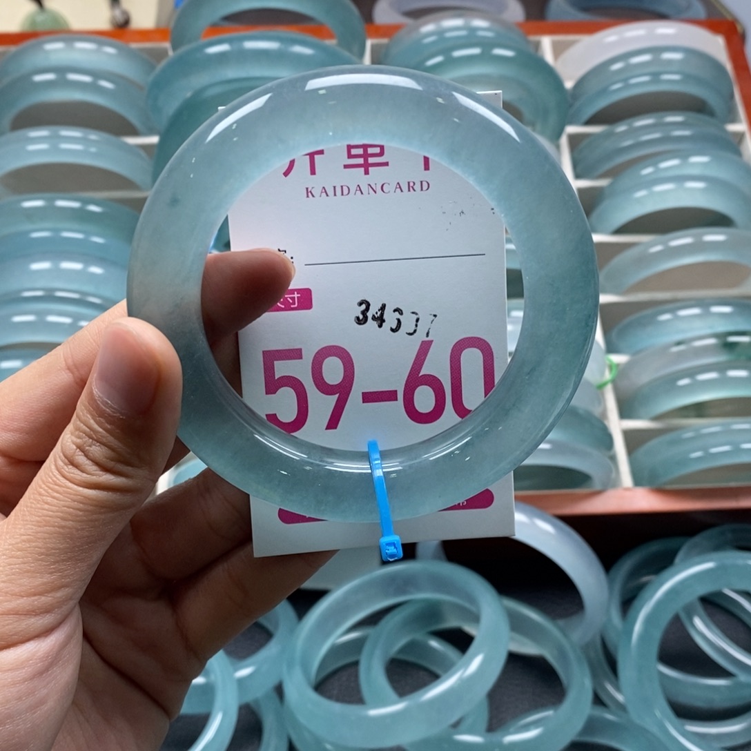 彩***南石英质玉未镶嵌手镯