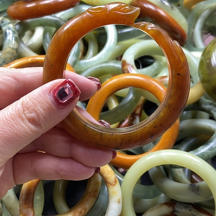 蛇纹石玉手镯未镶嵌