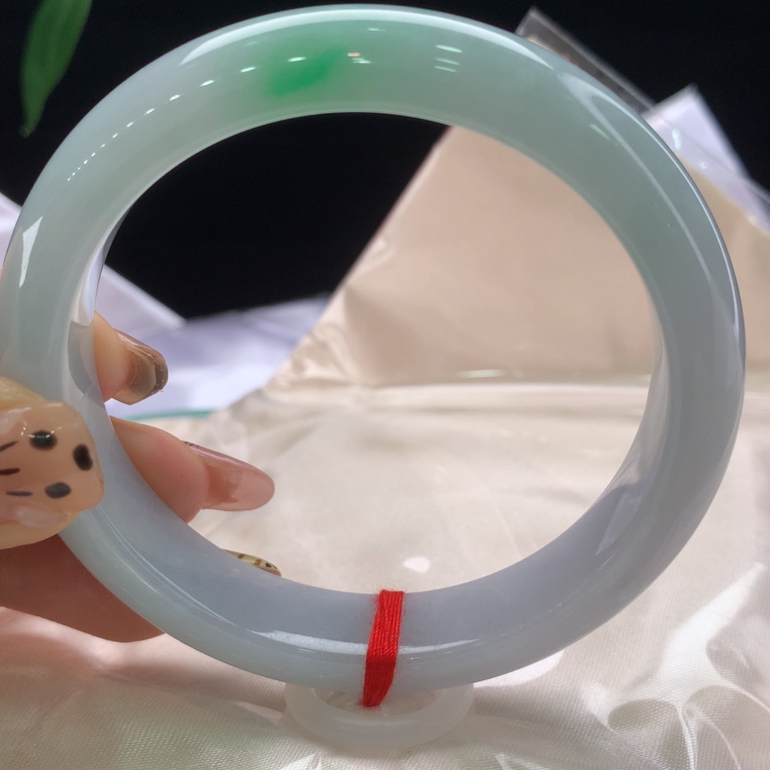 翡翠手镯未镶嵌圈口60.5