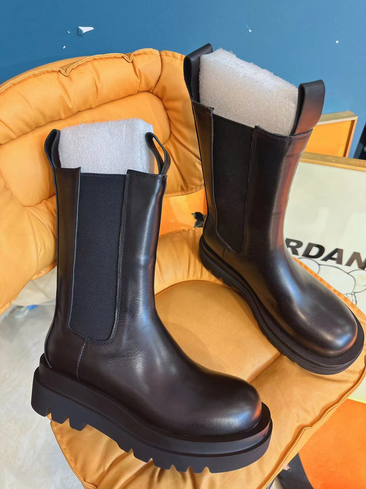 时尚百搭厚底英伦风女靴