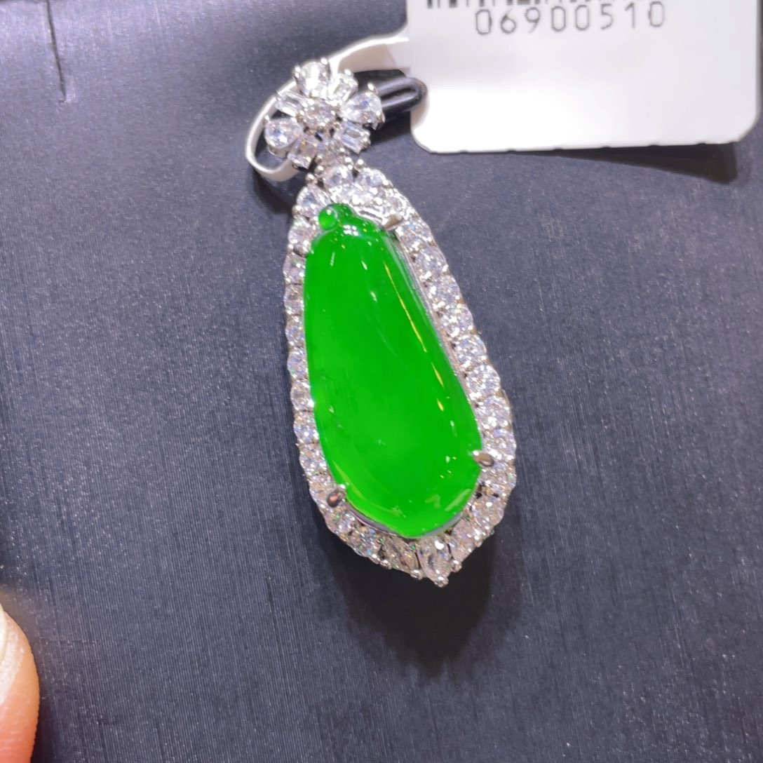 翡翠未镶嵌颈饰吊坠