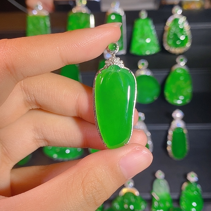 翡翠18K金镶嵌颈饰ii