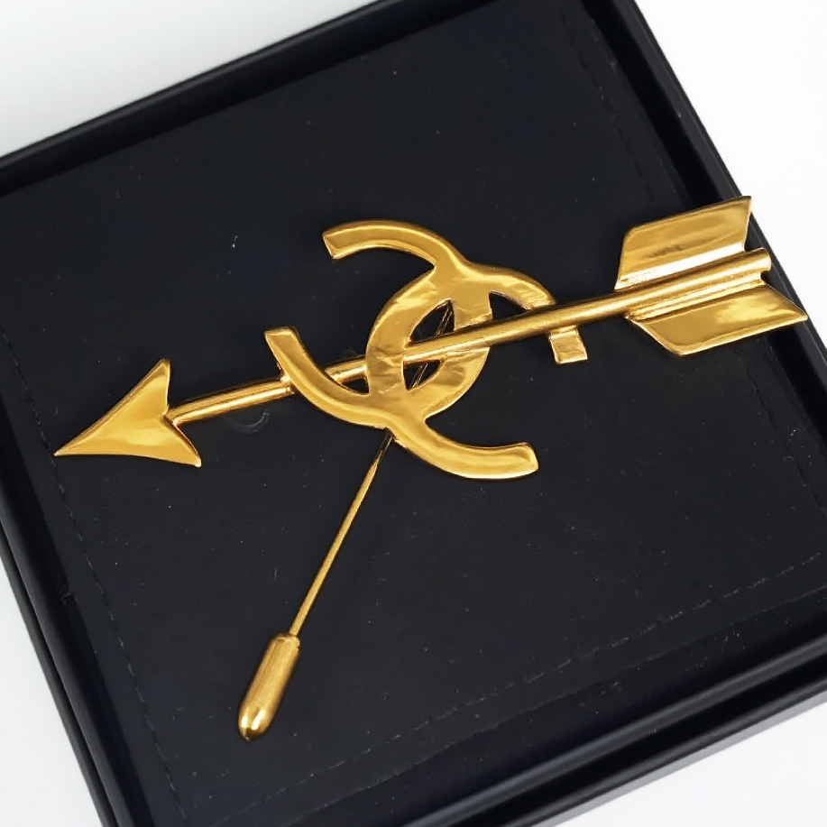 Chanel 穿箭双C金色胸针