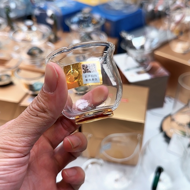 禾器琥珀色华蕊杯