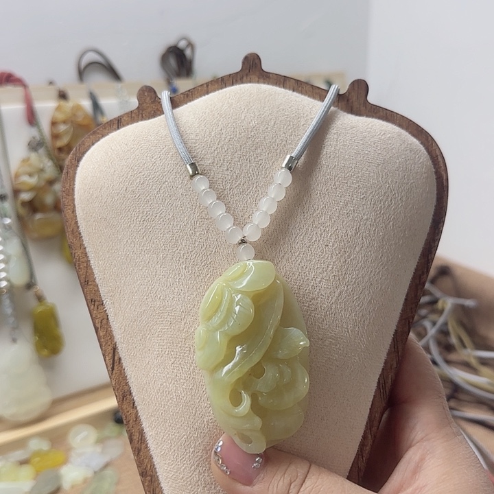 岫玉合金颈饰事事如意