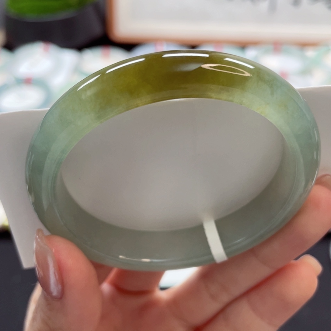 【闪购商品】翡翠手镯未镶嵌54.6贵妃冰山茶飘黄9号