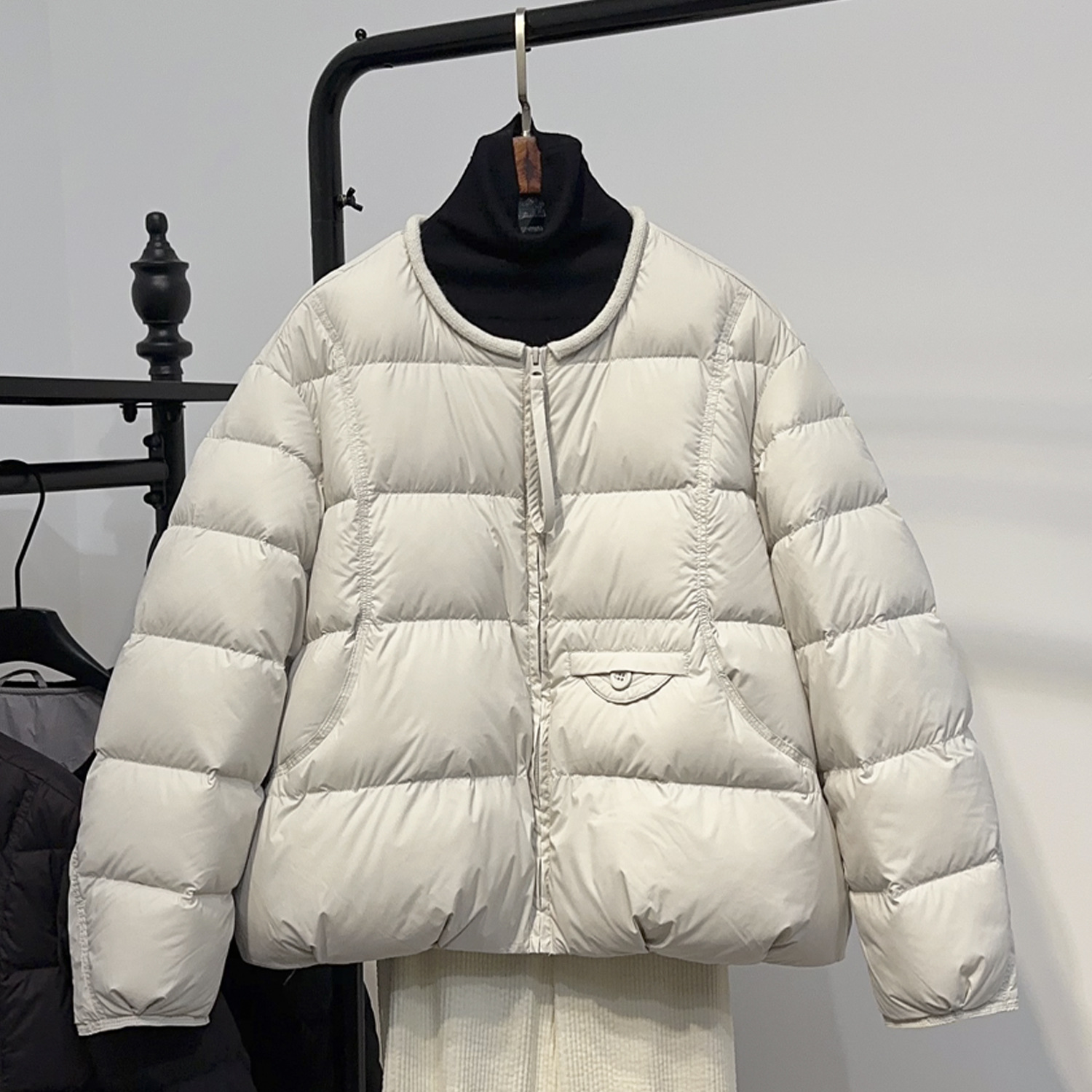 【盛都】90鸭绒冬季韩系新款短款圆领轻薄羽绒服女时尚洋气时髦
