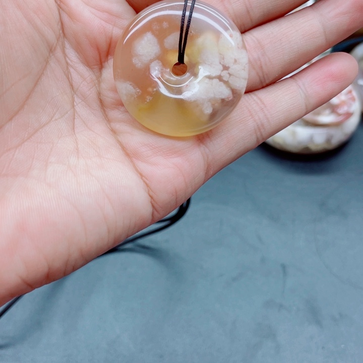 今***花玛瑙/玉髓颈饰未镶嵌绑绳