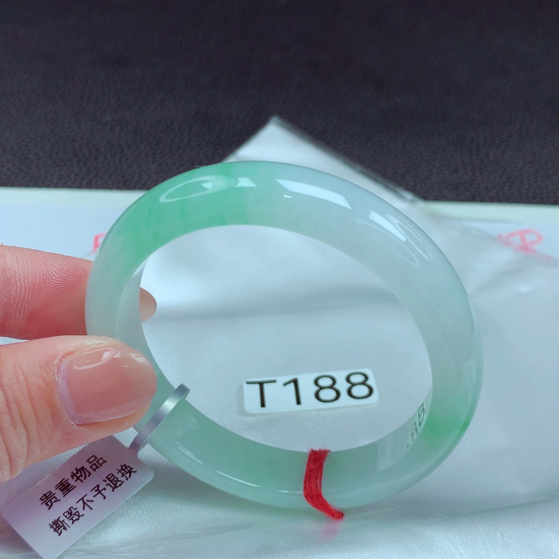 翡翠手镯未镶嵌手镯88