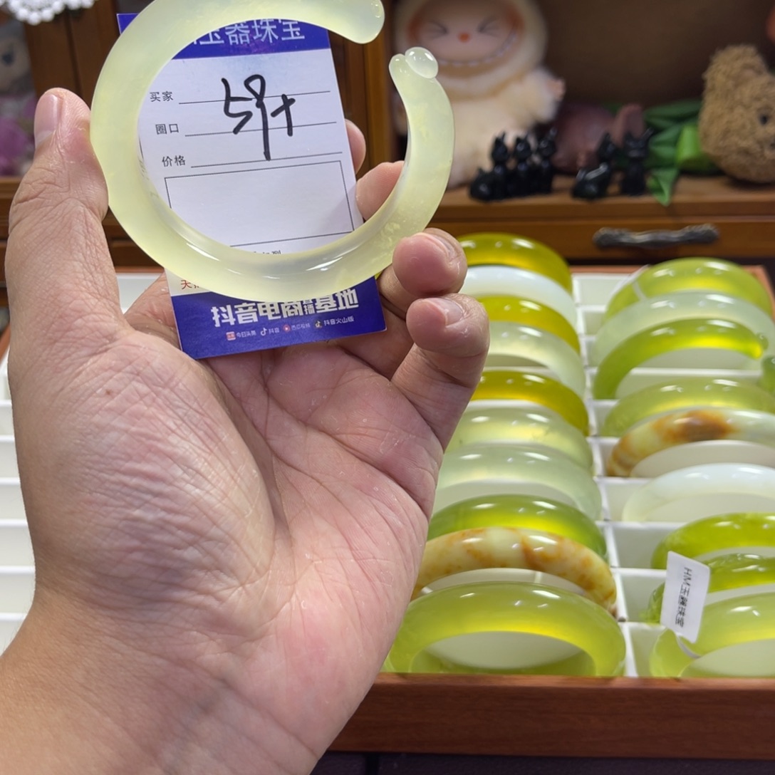 蛇纹石玉未镶嵌手镯260