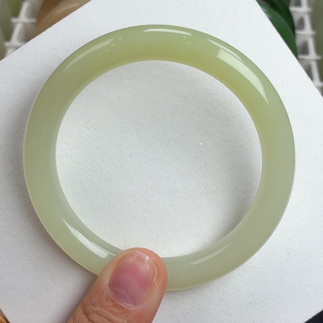 和田玉未镶嵌手镯青柠黄圆条12号