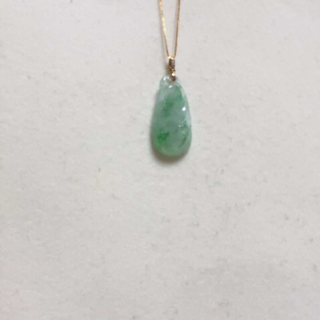 翡翠颈饰18K金镶嵌简单