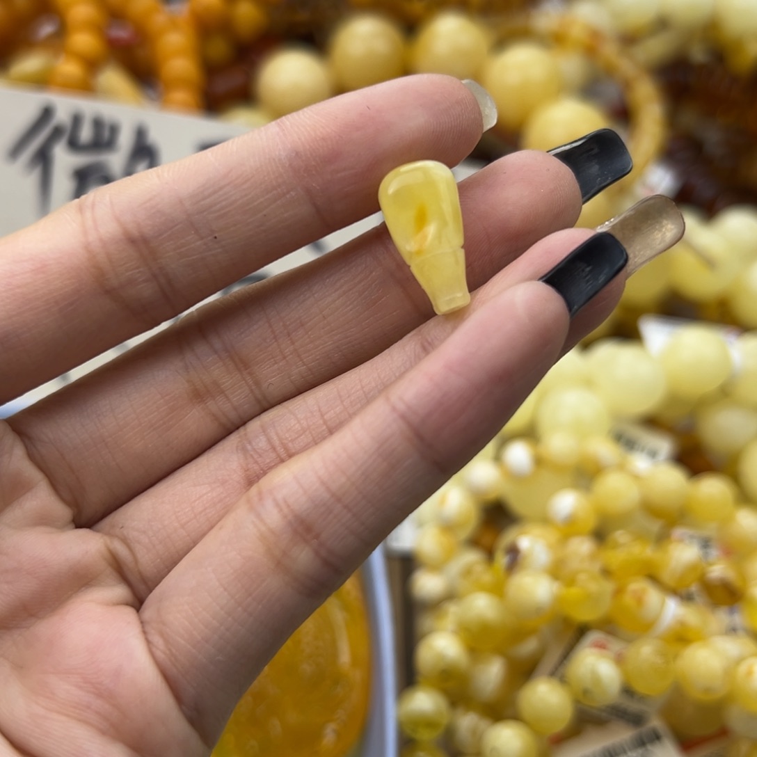 琥珀珠宝奇石未镶嵌