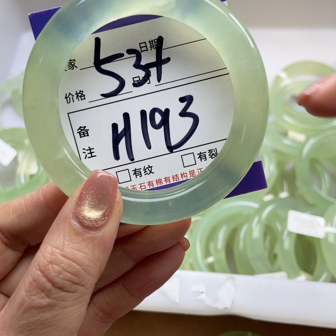 岫玉手镯手镯未镶嵌