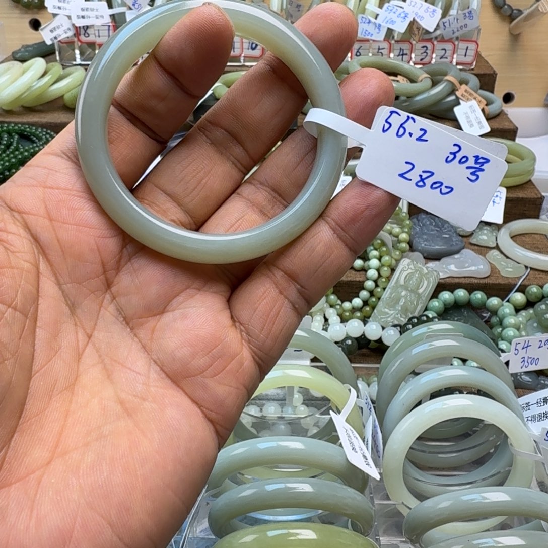 和田玉未镶嵌手镯