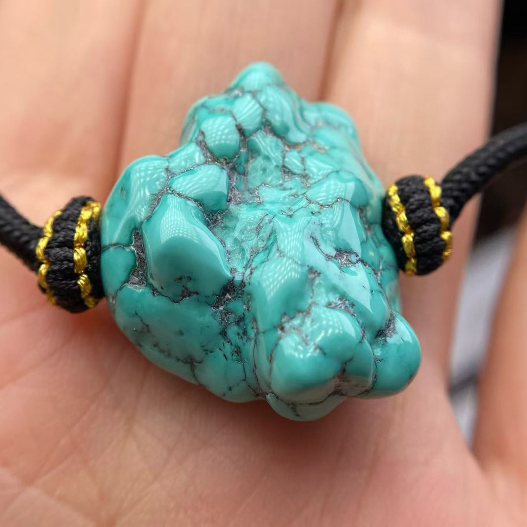 原矿高瓷水草纹随行吊坠 瓷釉级。尺寸23*25.5*11.8mm。重9.9g