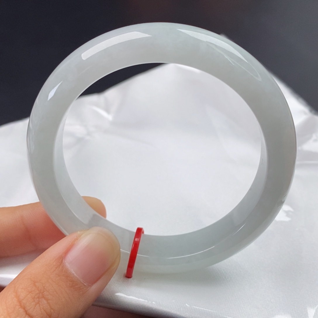 翡翠手镯未镶嵌正圈