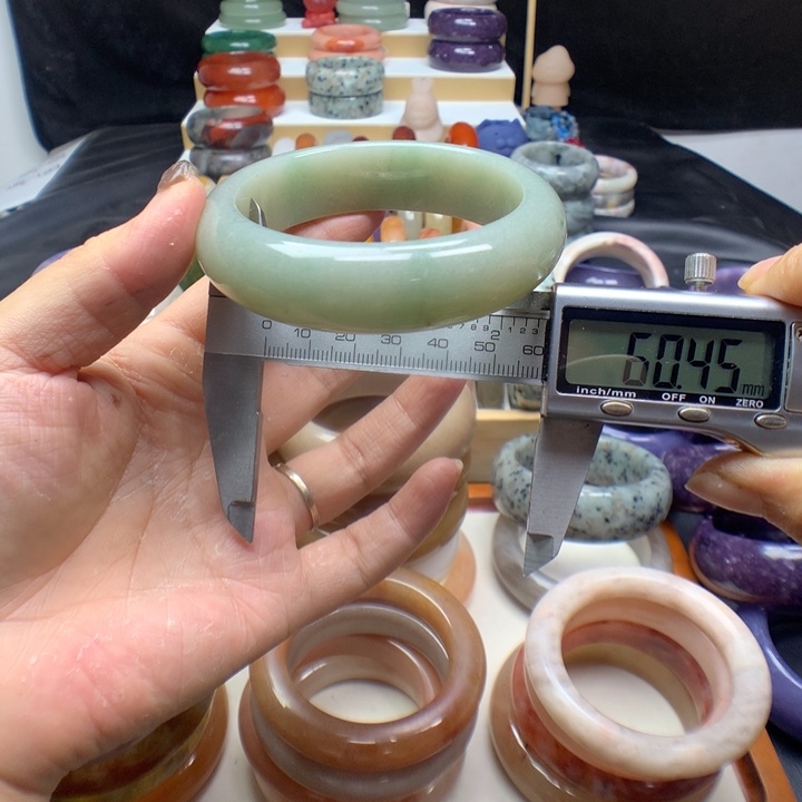 未镶嵌手镯石英质玉