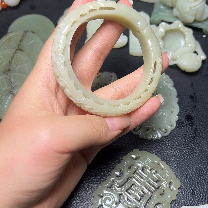 和田玉未镶嵌颈饰