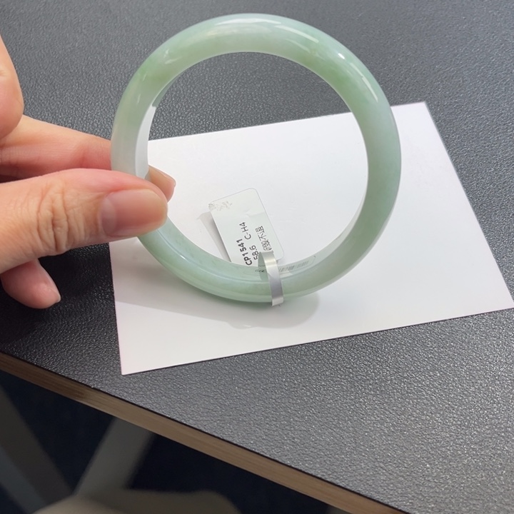 翡翠手镯未镶嵌手镯