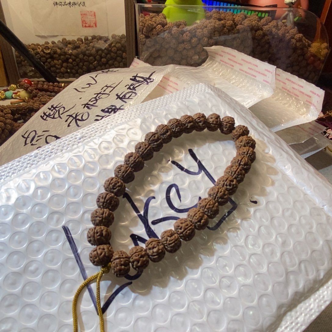 L***生金刚菩提吊坠老树王福利