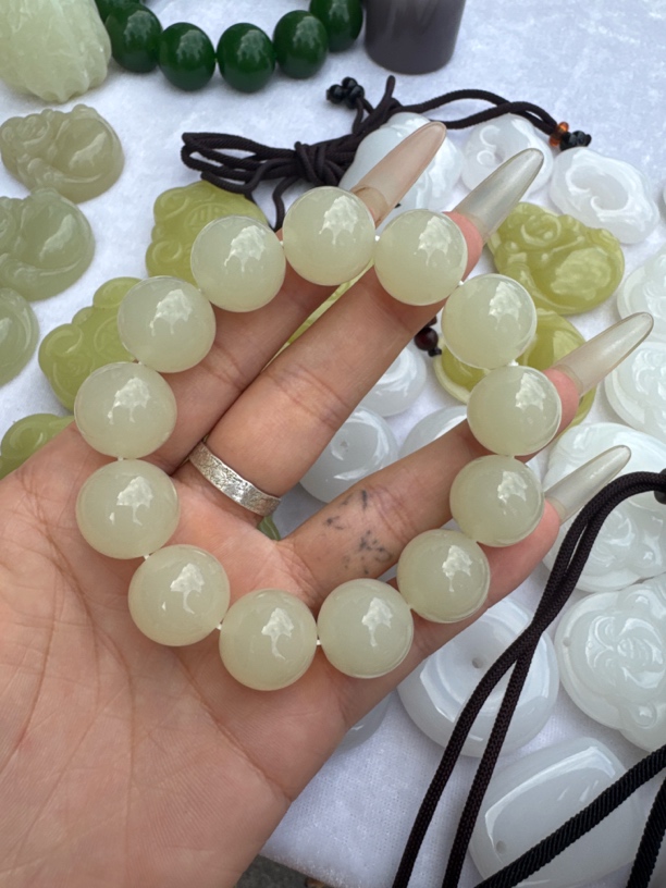 高端大气暖白手串 卡16