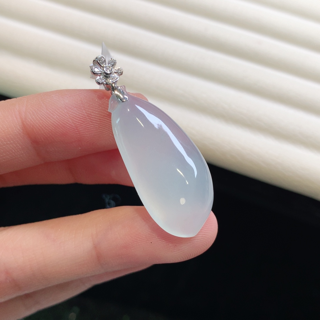 翡翠颈饰18K金镶嵌福瓜