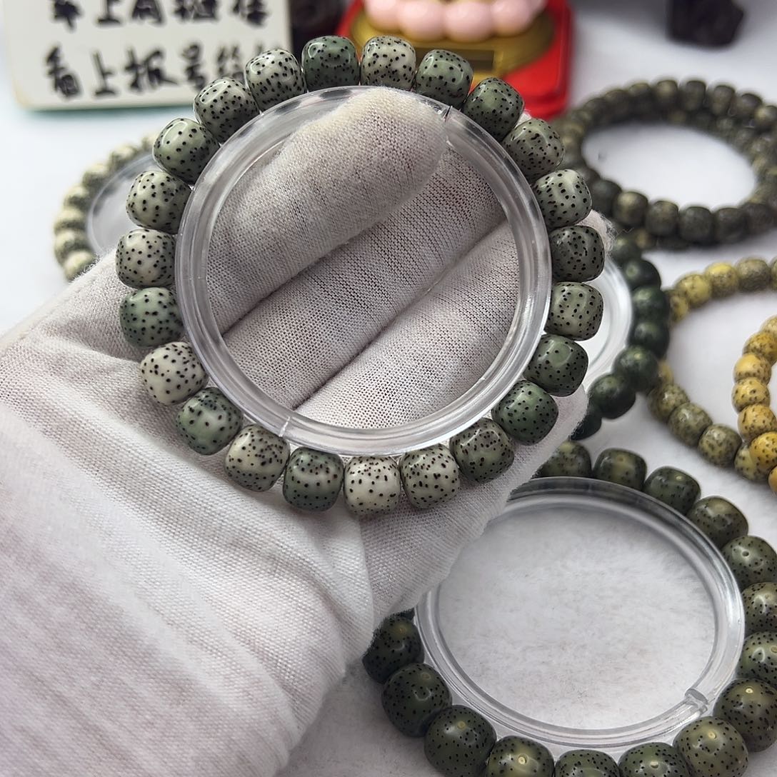 星月菩提吊坠10×9绿包白  38