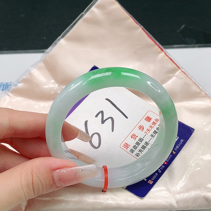 翡翠手镯未镶嵌翡翠手镯