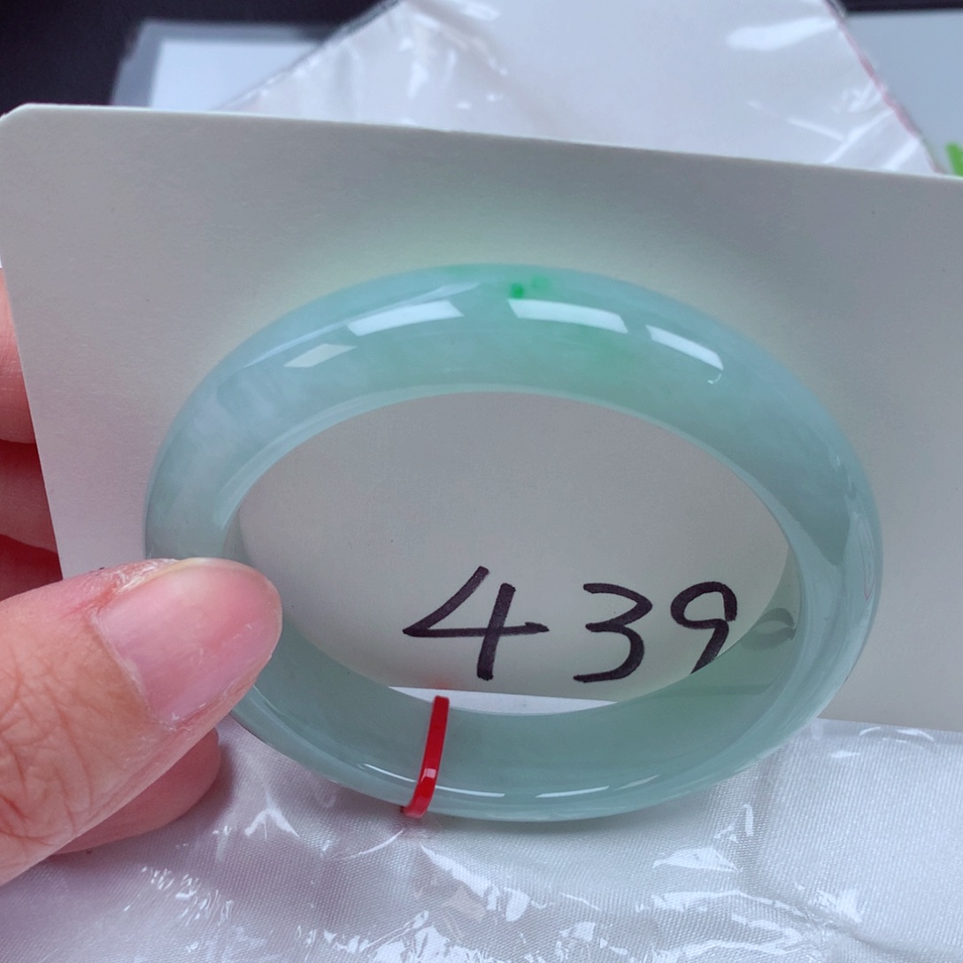 翡翠手镯未镶嵌翡翠