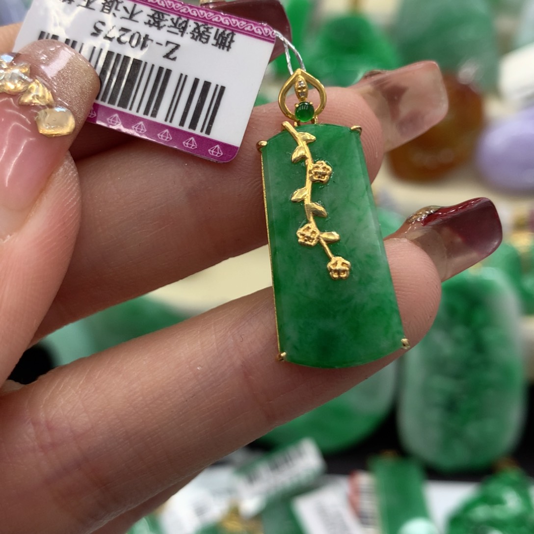 翡翠吊坠(不含链)18K金镶嵌