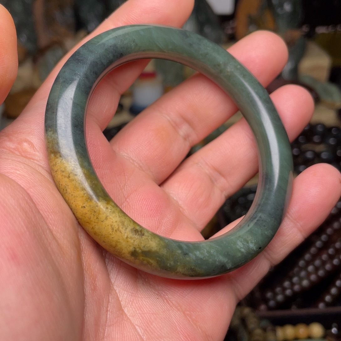 岫岩河磨玉（透闪石质玉）未镶嵌颈饰卡59