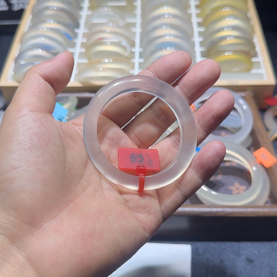 玛瑙/玉髓手镯未镶嵌如**夏