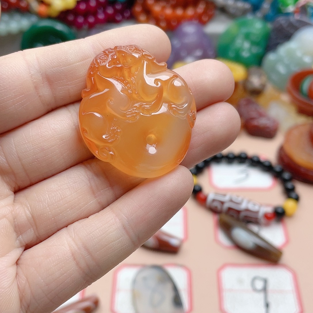 玛瑙/玉髓颈饰合金梅**石